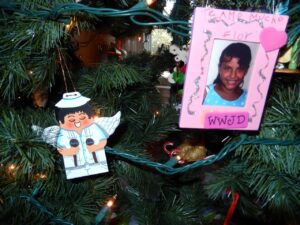 Creating a Memorable Faith Christmas Tree - Parenting Like Hannah